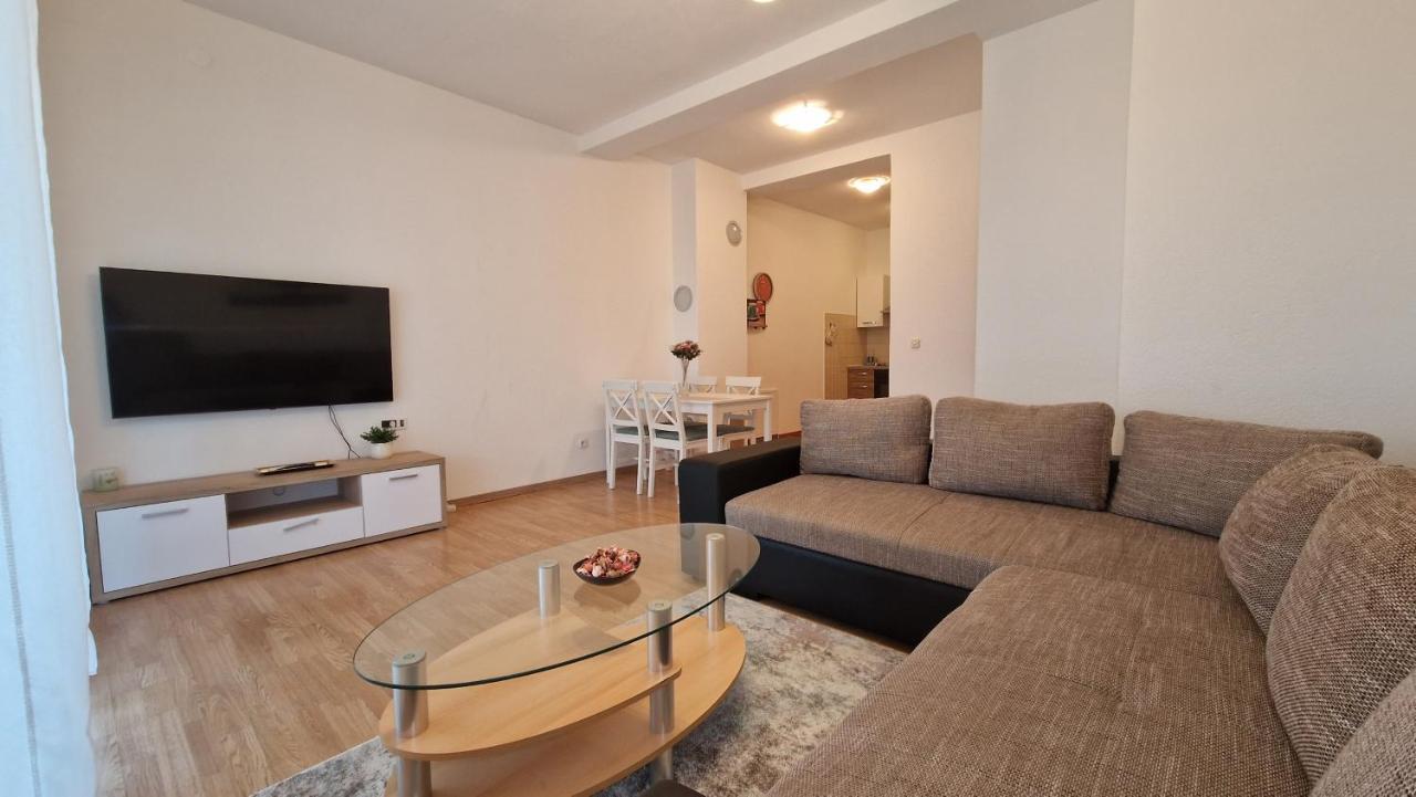 Apartments In Rijeka, Free Parking And Large Terrace, 15Min Drive From The Beach Exteriör bild