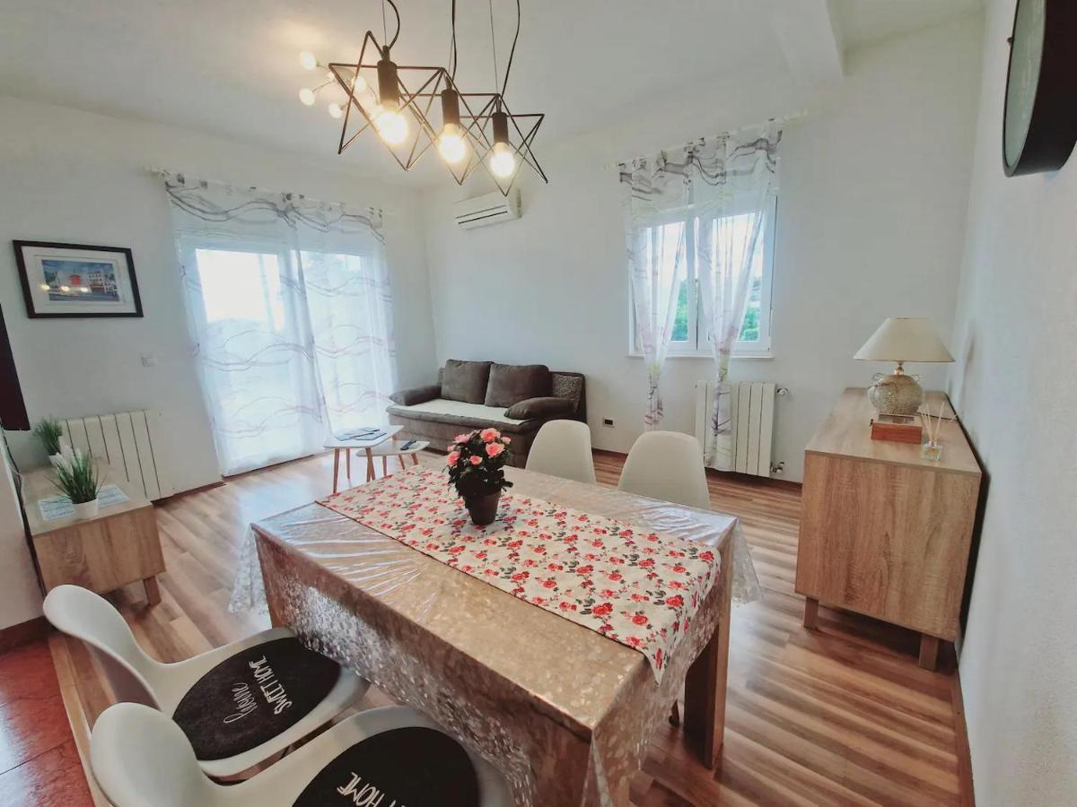 Apartments In Rijeka, Free Parking And Large Terrace, 15Min Drive From The Beach Exteriör bild