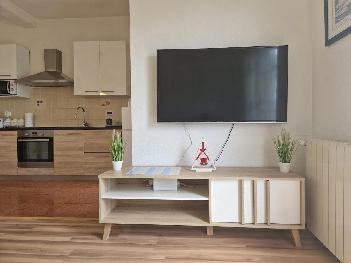Apartments In Rijeka, Free Parking And Large Terrace, 15Min Drive From The Beach Exteriör bild