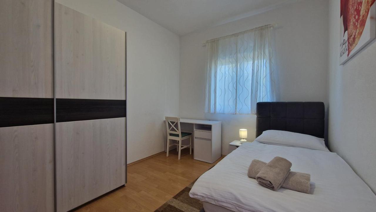 Apartments In Rijeka, Free Parking And Large Terrace, 15Min Drive From The Beach Exteriör bild