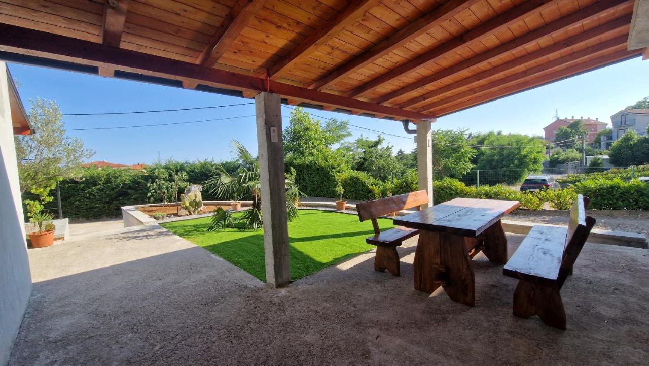 Apartments In Rijeka, Free Parking And Large Terrace, 15Min Drive From The Beach Exteriör bild