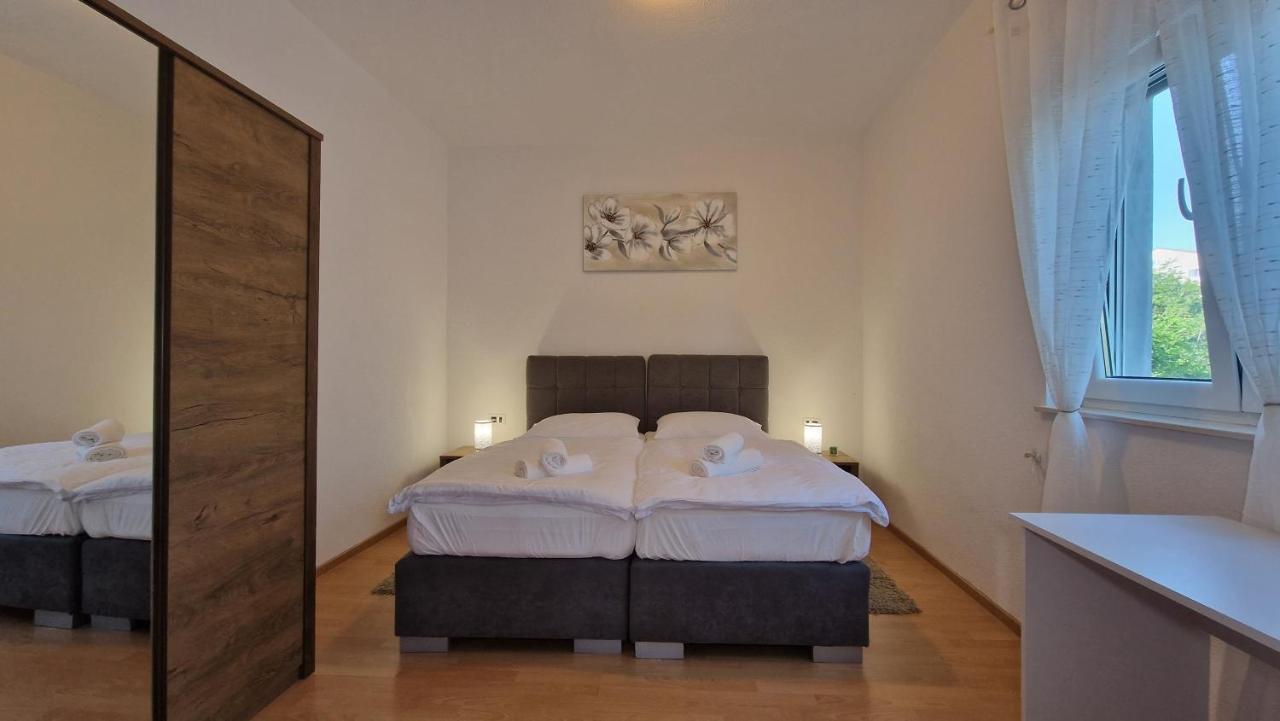 Apartments In Rijeka, Free Parking And Large Terrace, 15Min Drive From The Beach Exteriör bild