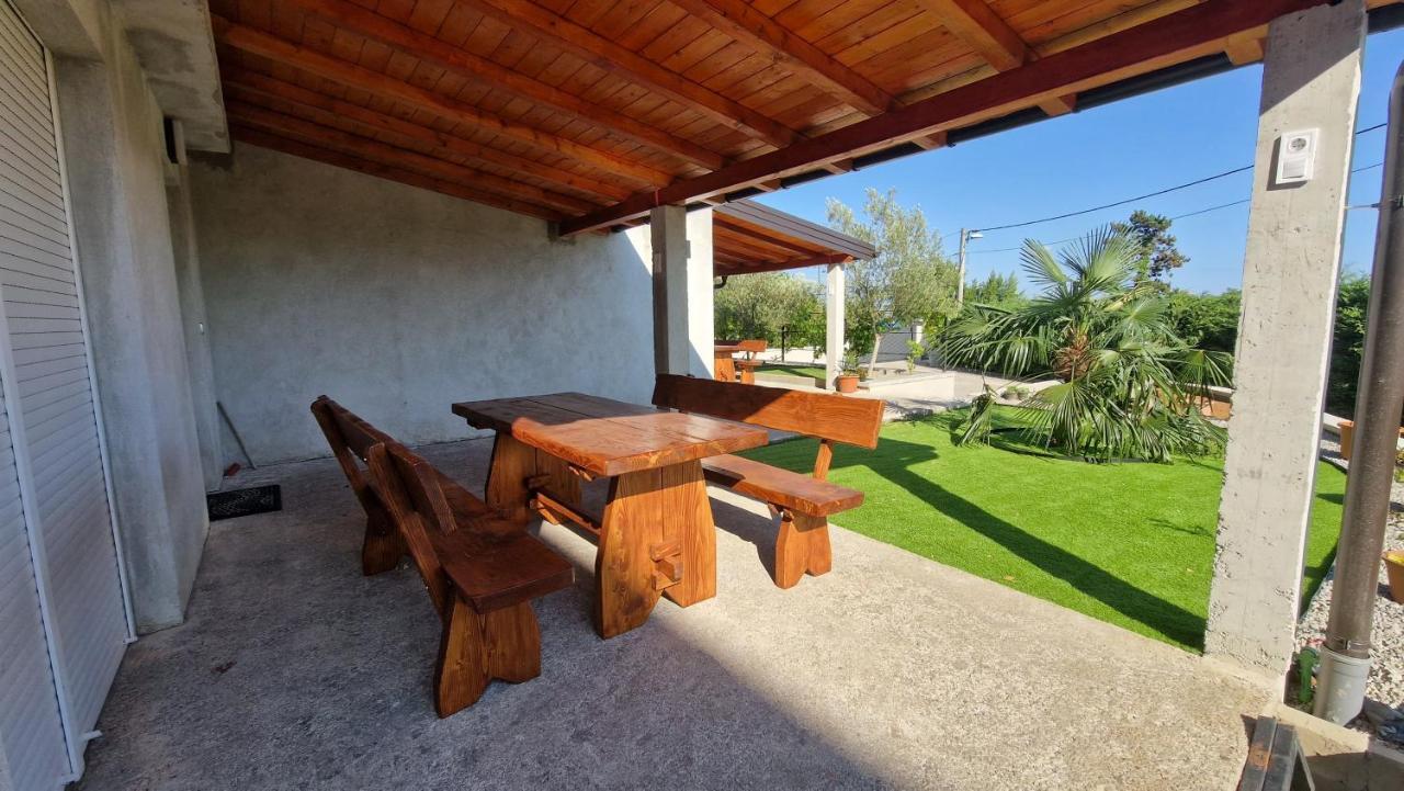 Apartments In Rijeka, Free Parking And Large Terrace, 15Min Drive From The Beach Exteriör bild