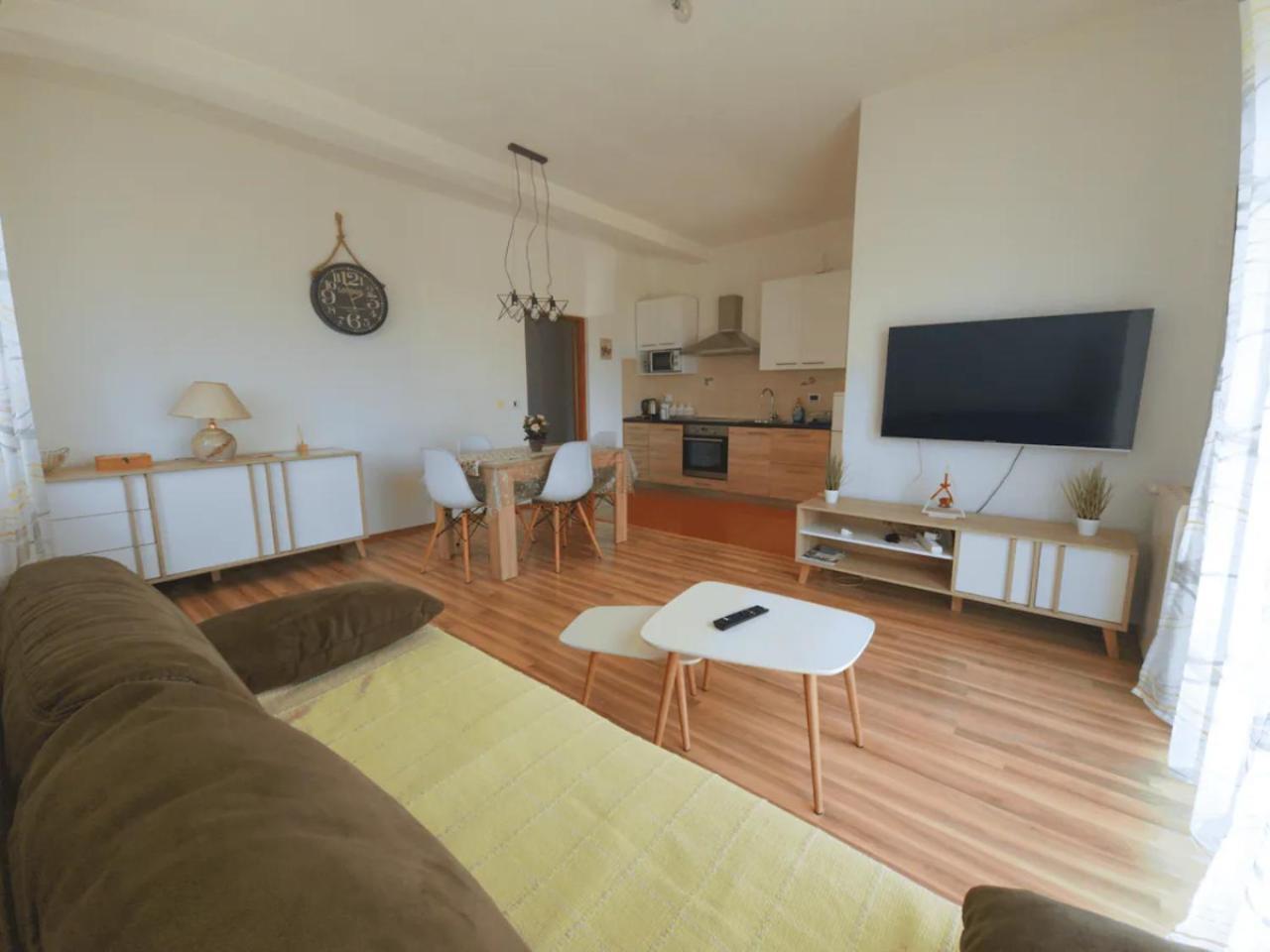 Apartments In Rijeka, Free Parking And Large Terrace, 15Min Drive From The Beach Exteriör bild